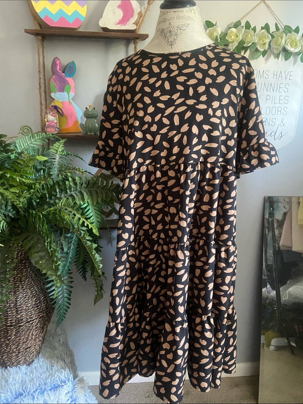 SHEIN XL (12) Black & Tan Leaf Print Ruffle Tiered Dress w/ Ruffle Short Sleeves